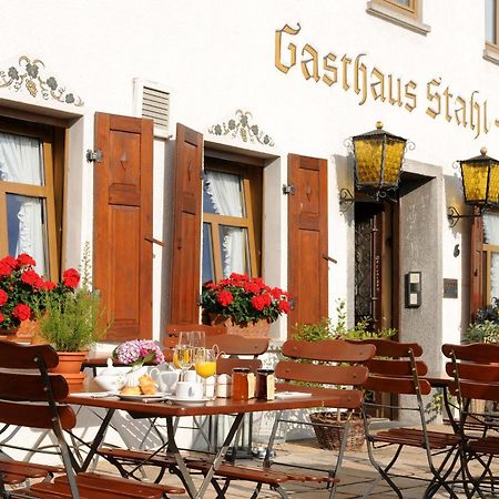 Отель Gasthaus Weingut Stahl Обервезель Экстерьер фото