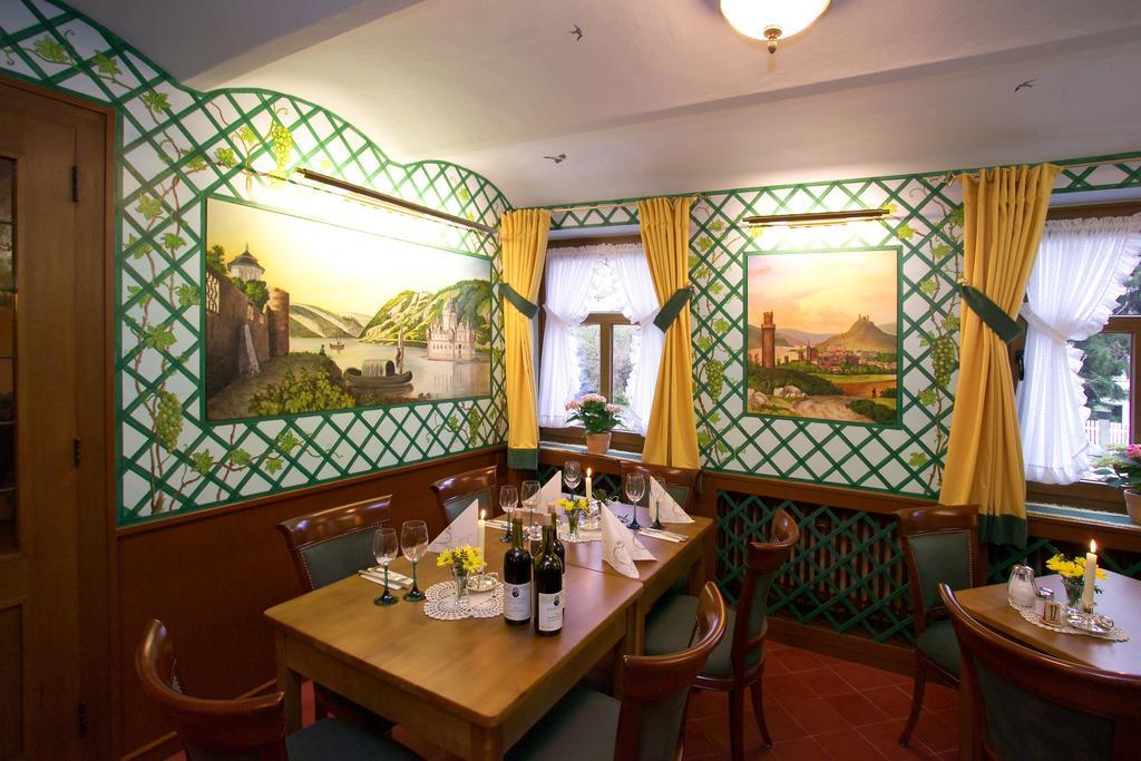 Gasthaus Weingut Stahl Обервезель Экстерьер фото