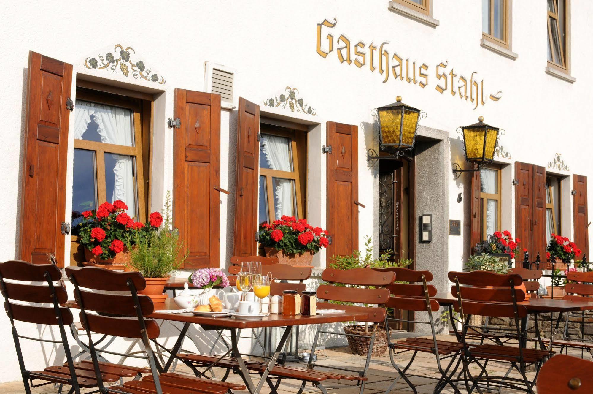 Отель Gasthaus Weingut Stahl Обервезель Экстерьер фото