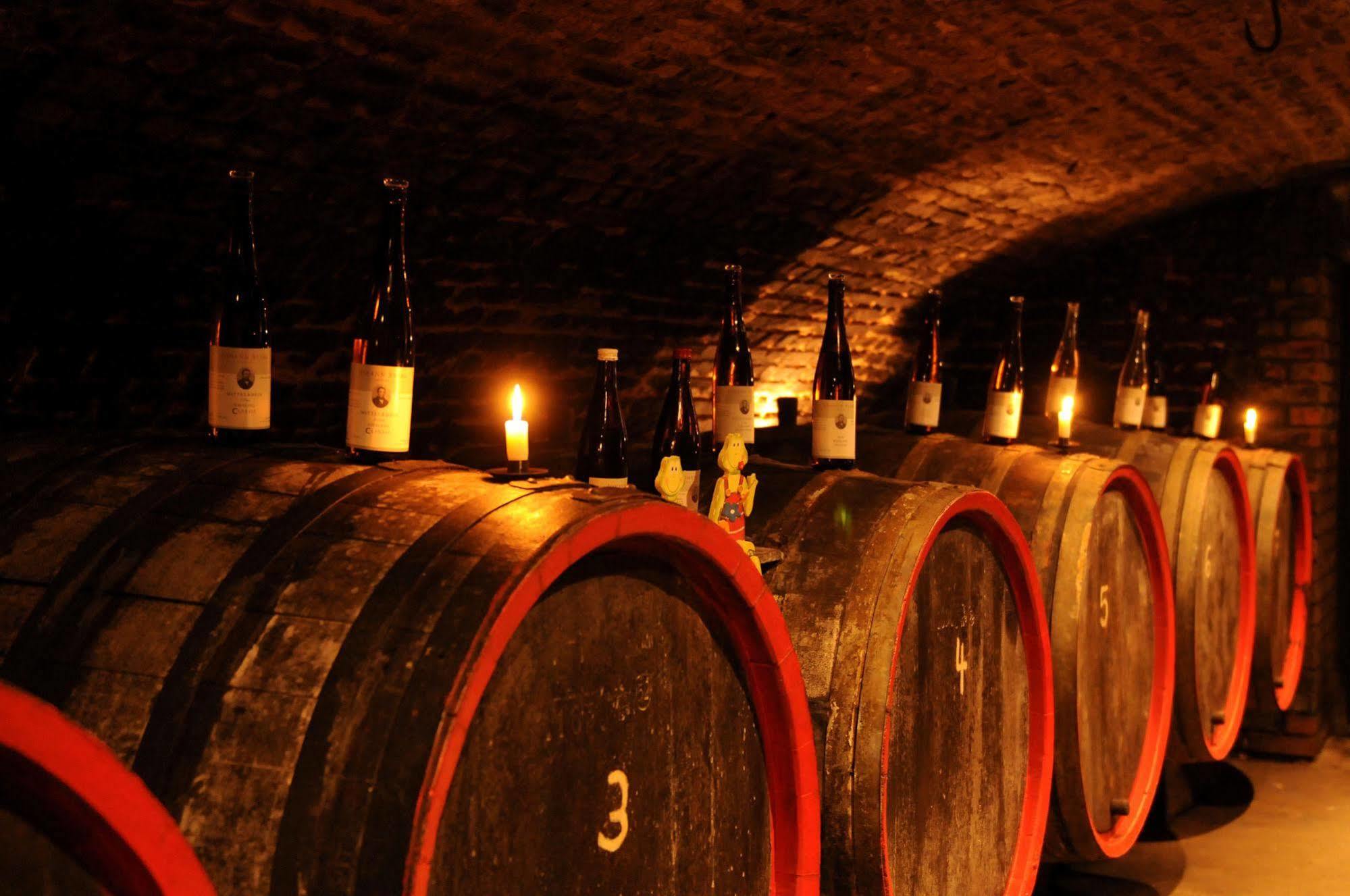 Gasthaus Weingut Stahl Обервезель Экстерьер фото